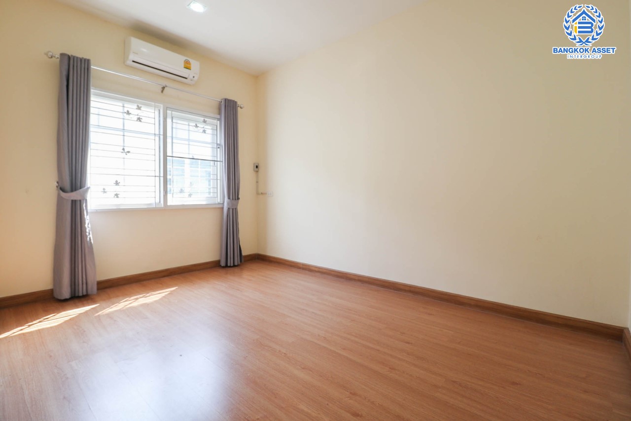 *****ทาวน์เฮ้าส์มือสองย่านนนทบุรี ม.โกลเด้นซิตี้ ปิ่นเกล้า-จรัญสนิทวงศ์ บนเนื้อที่ 21.2 ตร.ว. ฟังก์ชัน 4 ห้องนอน 3 ห้องน้ำ 2 ที่จอดรถ ทำเลดีเชื่อมต่อถนน บางกรวย-ไทรน้อย, ราชพฤกษ์, นครอินทร์ ราคาถูก สิ่งอำนวยความสะดวกครบ ใกล้รถไฟฟ้าสายสีแดงอ่อน "สถานีบางบำหรุ"